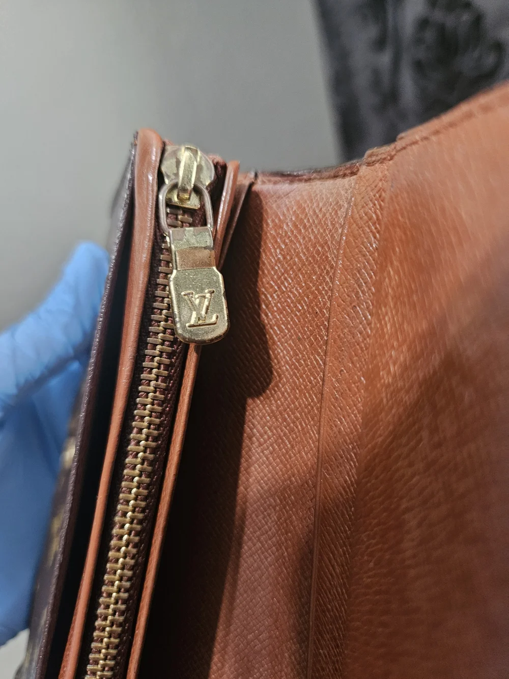 Authentic Louis Vuitton Vintage Tressor Wallet Monogram Canvas
